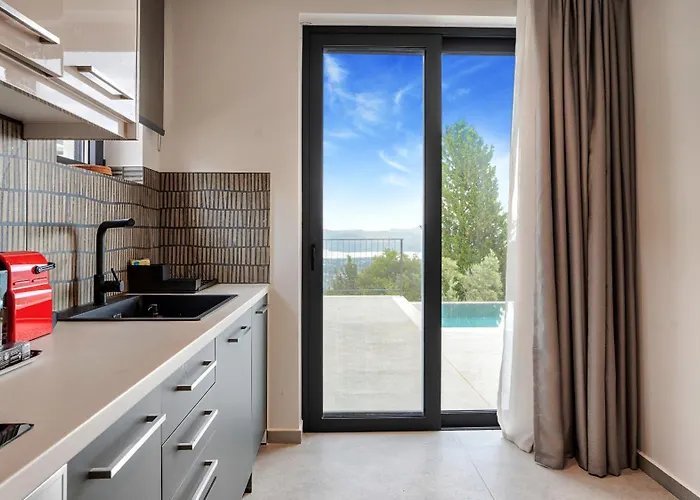 Ecstasy Luxury * Apolpaina