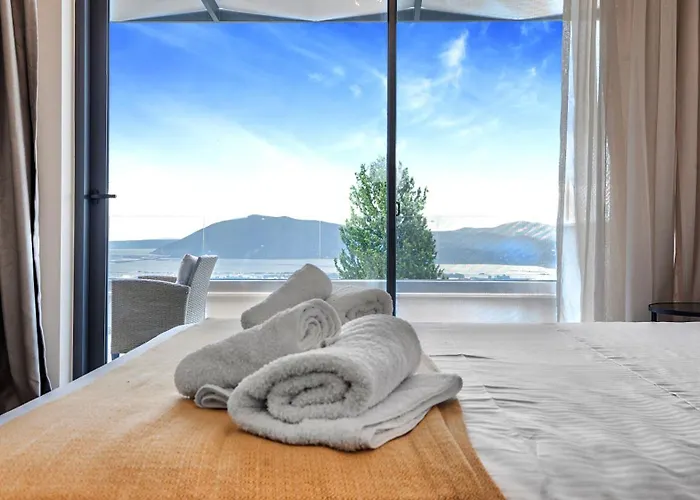 Ecstasy Luxury * Apolpaina